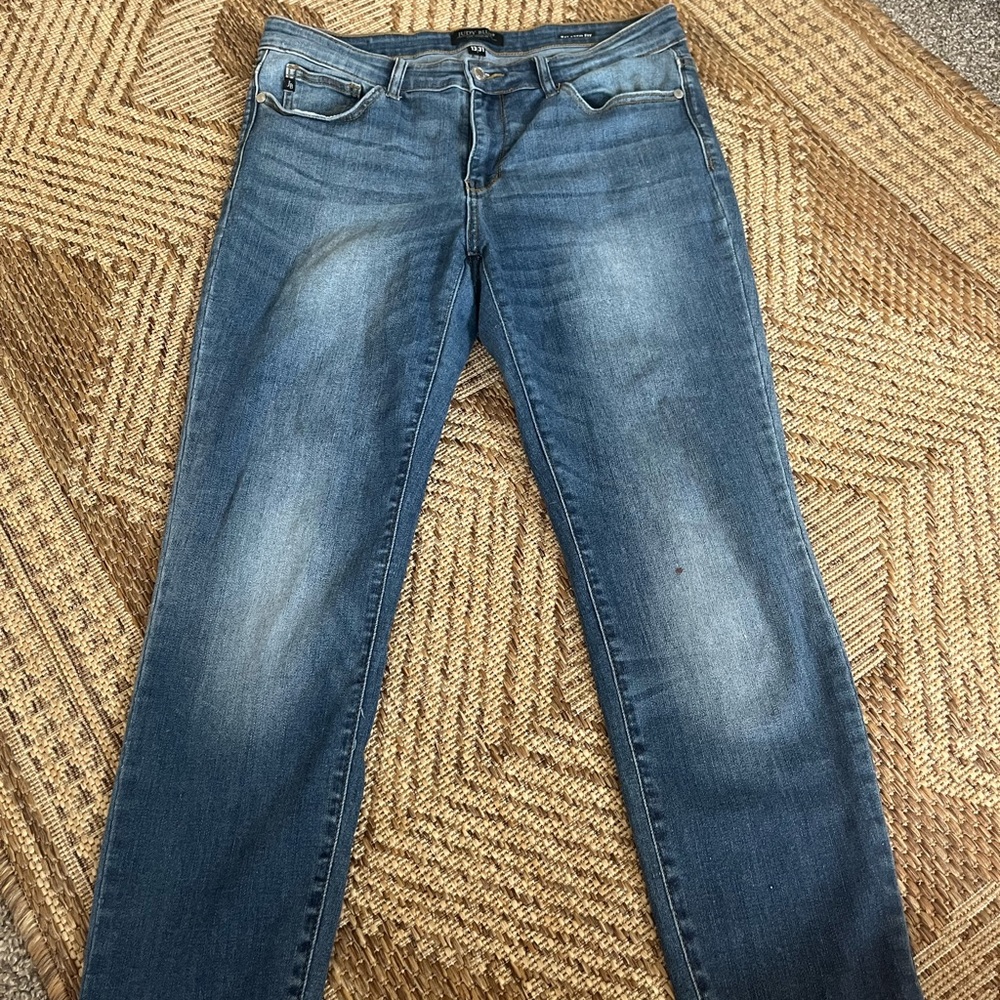 Judy Blue relaxed fit straight jeans. 13/31 petite